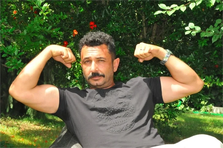 Rolünü Rusça oynadı!