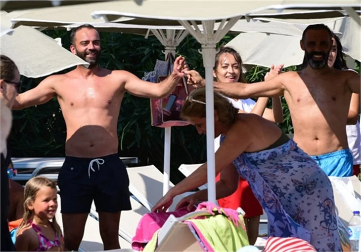 Semih Şentürk ile Umut Oğuz sahilde horon çektiler!