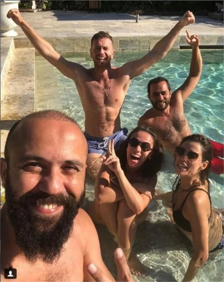 Hep birlikte tatildeler!