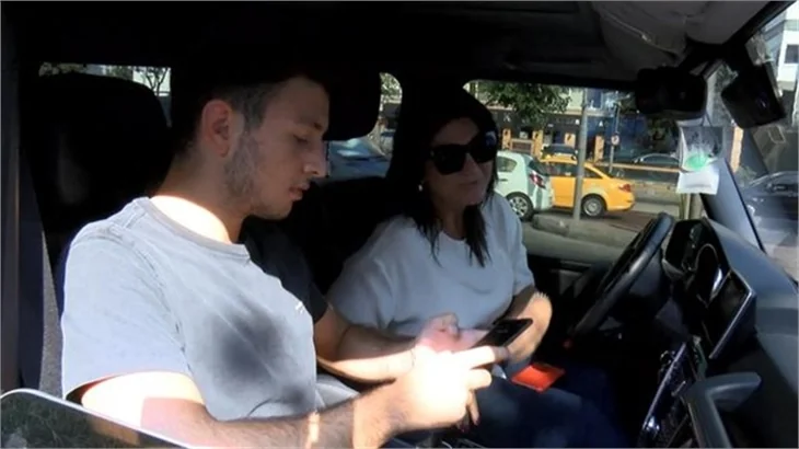 Sibel Can ve oğlu Emir Aksüt kaza geçirdi!