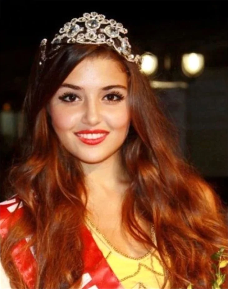 Hande Erçel'in güzellik yarışmasındaki görüntüleri ortaya çıktı!