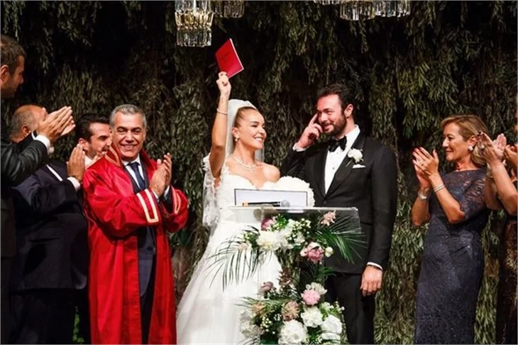 Bengü'nün düğününde şıklık yarışı!