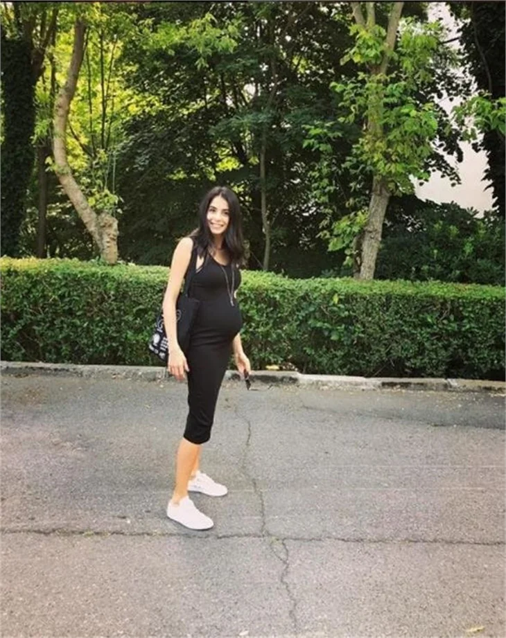 Beyza Şekerci'den 8. ay pozu!