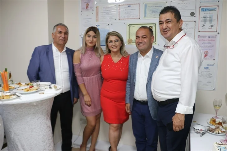 Ünlü isimleri buluşturan açılış!