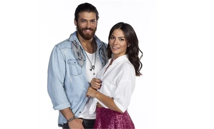 Demet Özdemir, rol arkadaşı Can Yaman'la aşk mı yaşıyor?