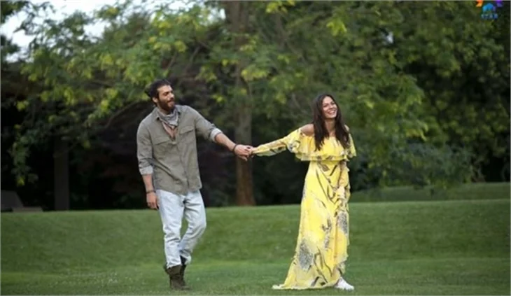 Demet Özdemir, rol arkadaşı Can Yaman'la aşk mı yaşıyor?