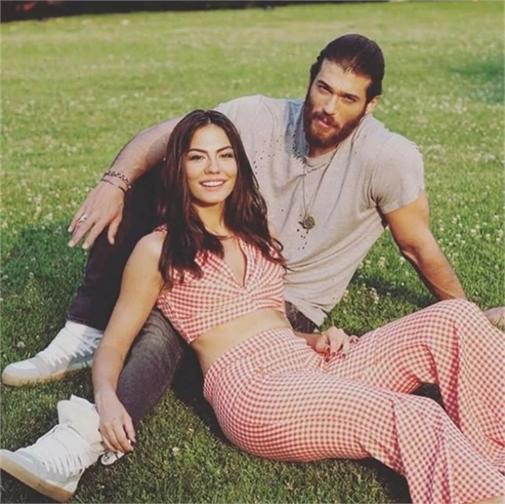 Demet Özdemir, rol arkadaşı Can Yaman'la aşk mı yaşıyor?