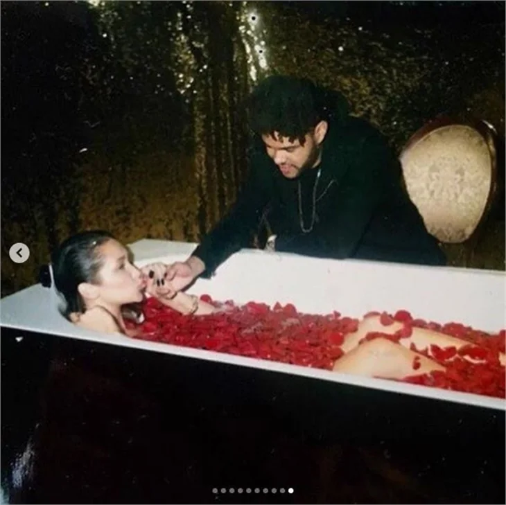 The Weeknd'den sevgilisine jest!