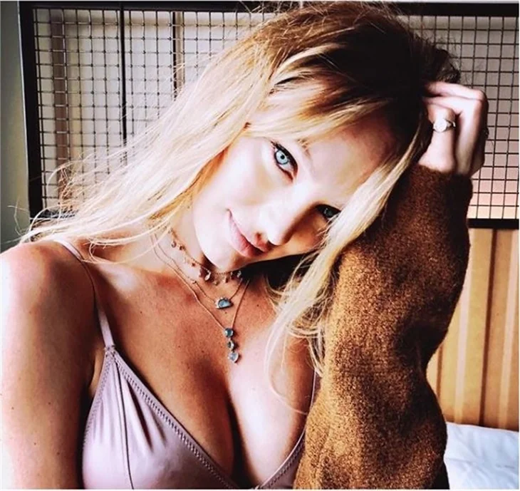 Candice Swanepoel şaşırttı!