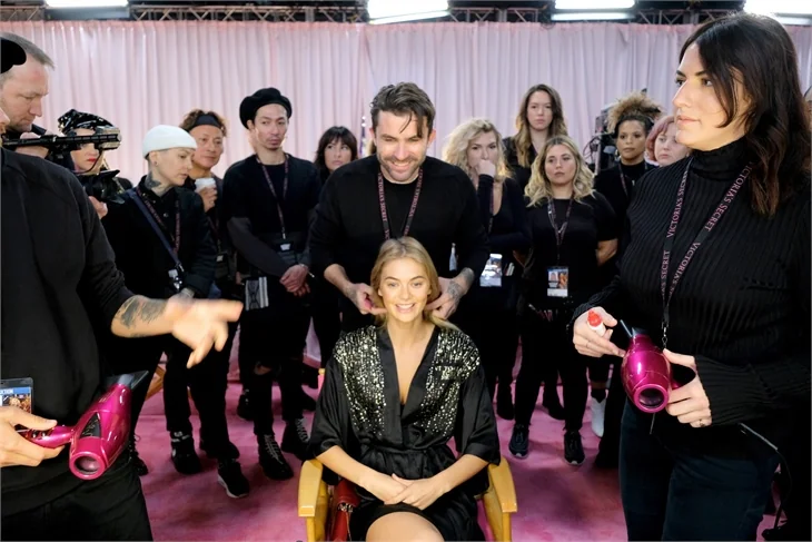 Victoria’s Secret melekleri büyük şova böyle hazırlandı!
