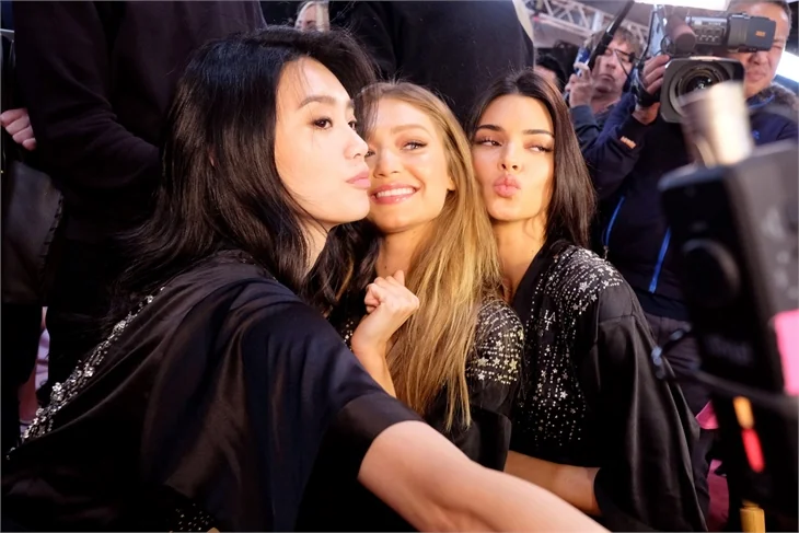 Victoria’s Secret melekleri büyük şova böyle hazırlandı!