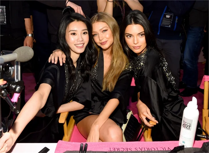 Victoria’s Secret melekleri büyük şova böyle hazırlandı!