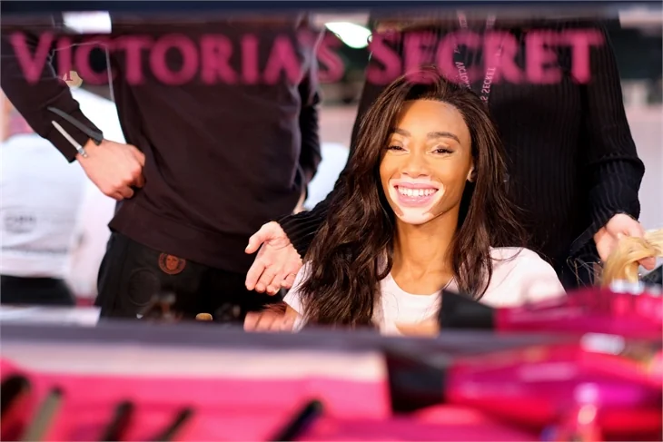 Victoria’s Secret melekleri büyük şova böyle hazırlandı!