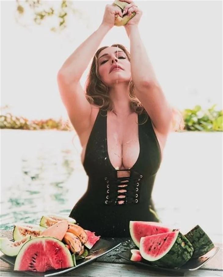 Kelly Brook'tan olay hareket!