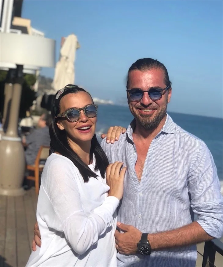 Engin Altan Düzyatan'dan eşine hediye!