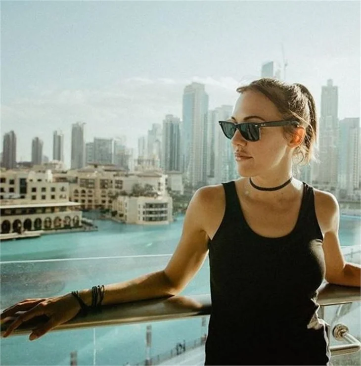 Meryem Uzerli'nin Dubai pozları olay oldu!