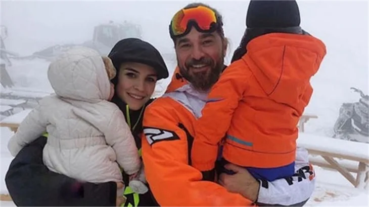 Engin Altan Düzyatan'dan aile pozu!