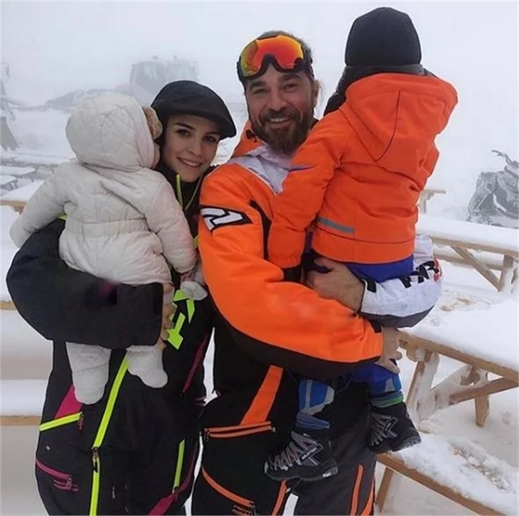 Engin Altan Düzyatan'dan aile pozu!