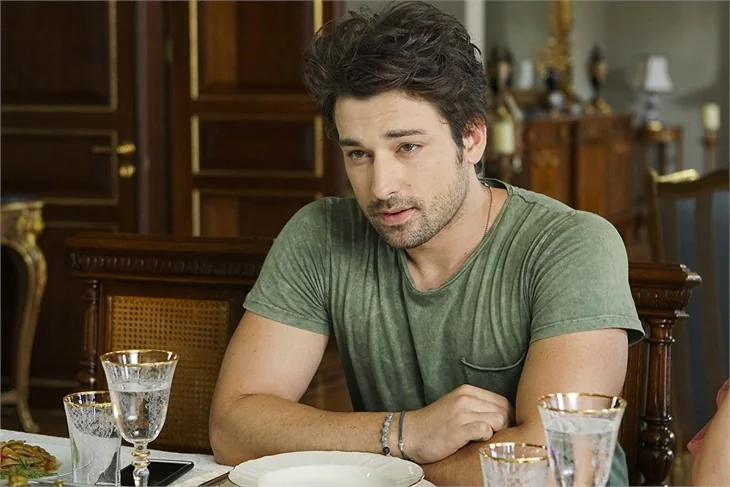 Alp Navruz'a 72 bin liralık tazminat davası!