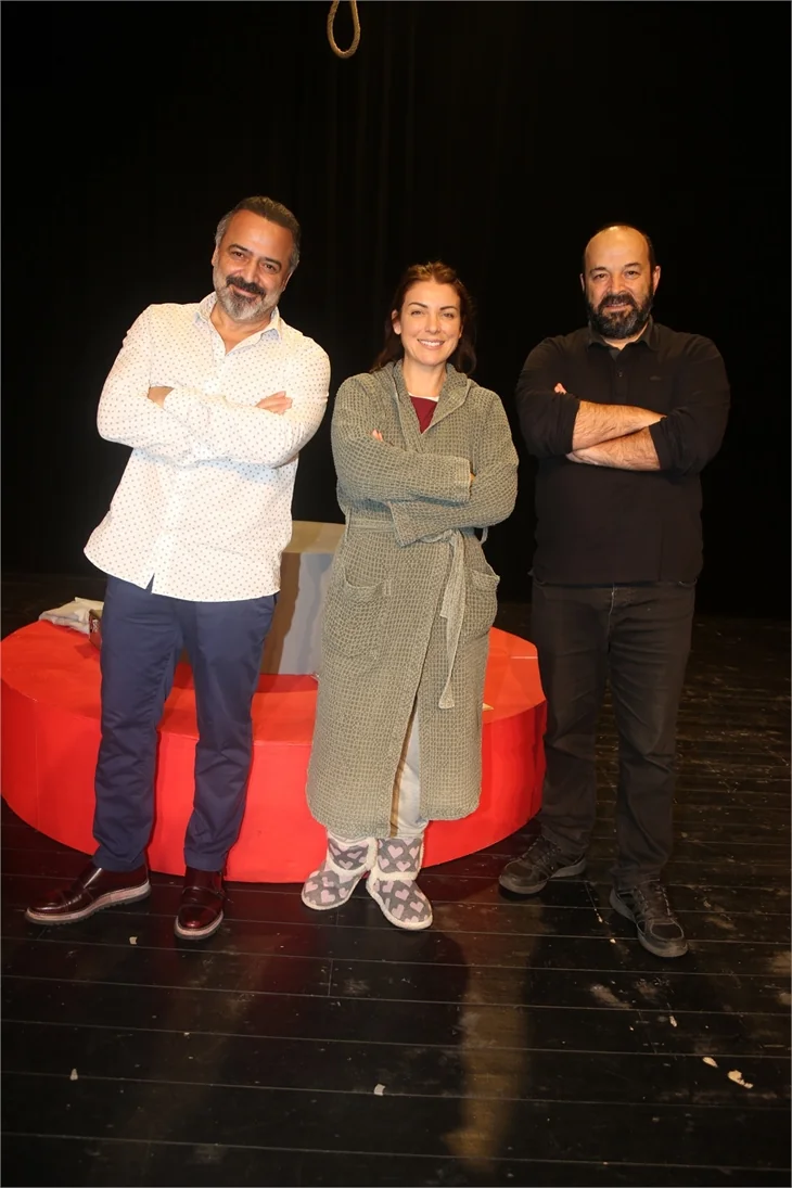 "Açık Aile" tiyatro oyunu gala yaptı!