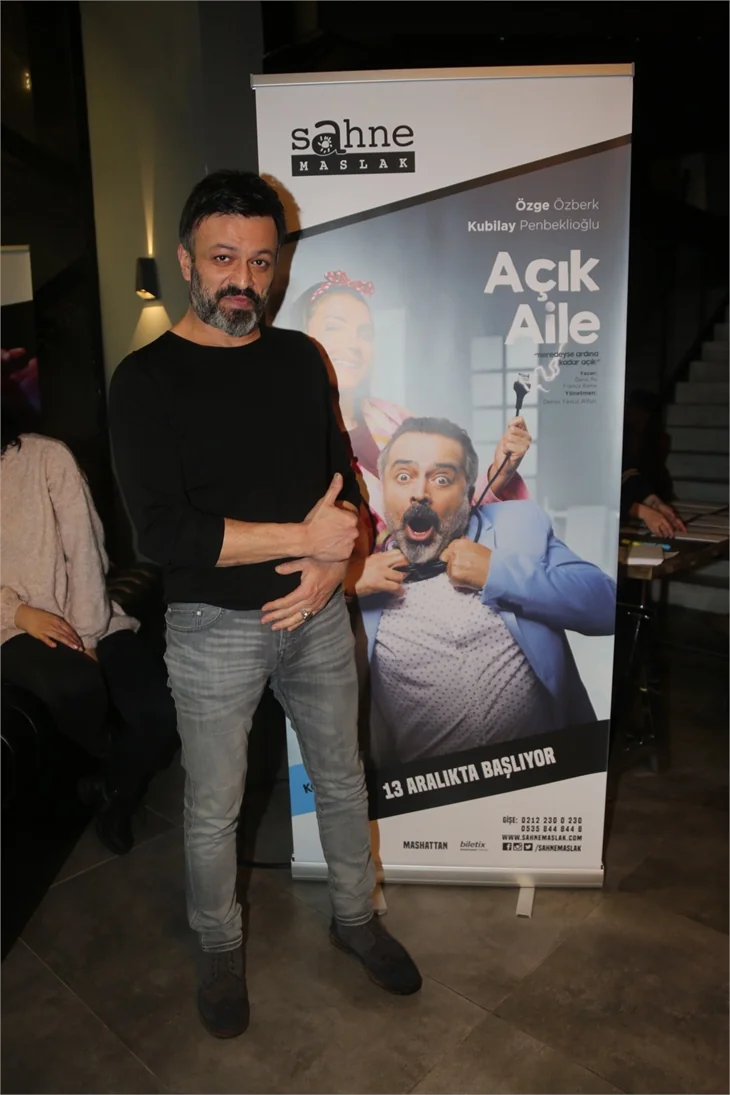 "Açık Aile" tiyatro oyunu gala yaptı!
