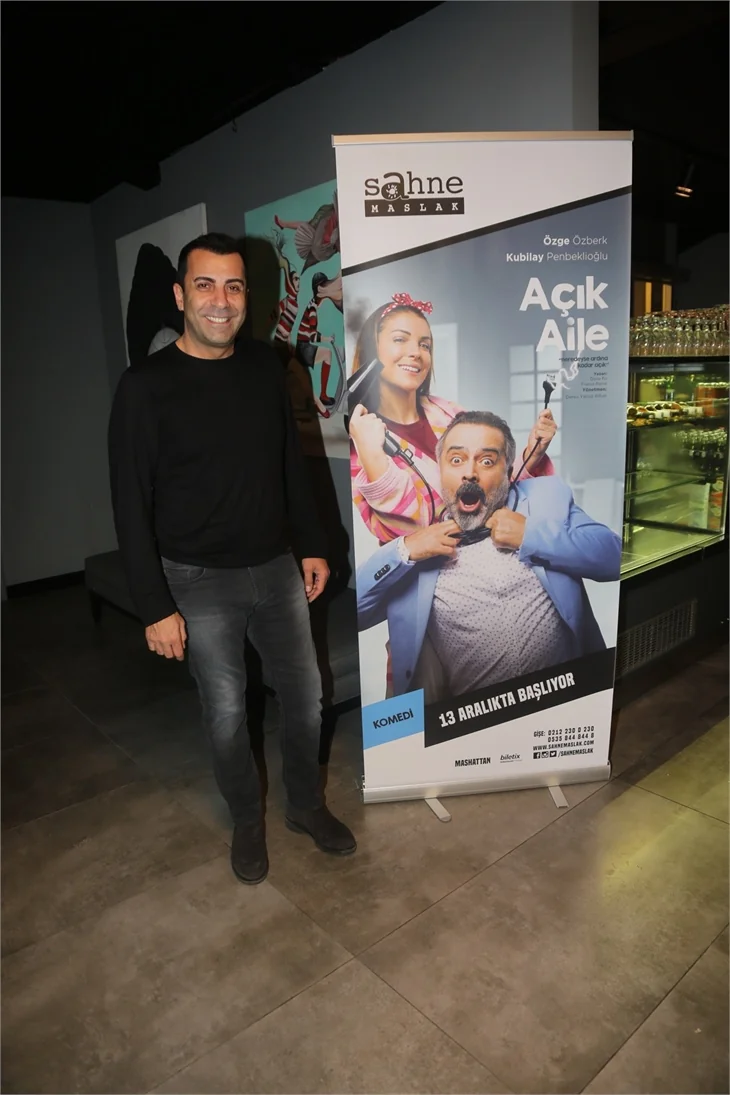 "Açık Aile" tiyatro oyunu gala yaptı!