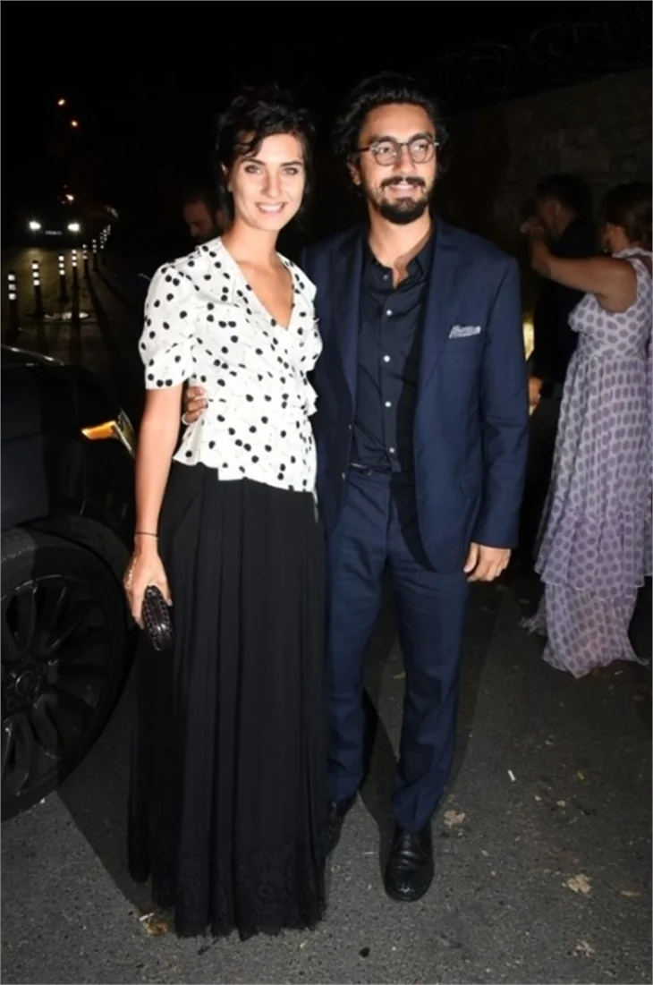 Tuba Büyüküstün ile Umut Evirgen, Paris'te parti verecek!