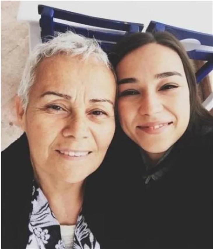 Ünlülerin annesi!