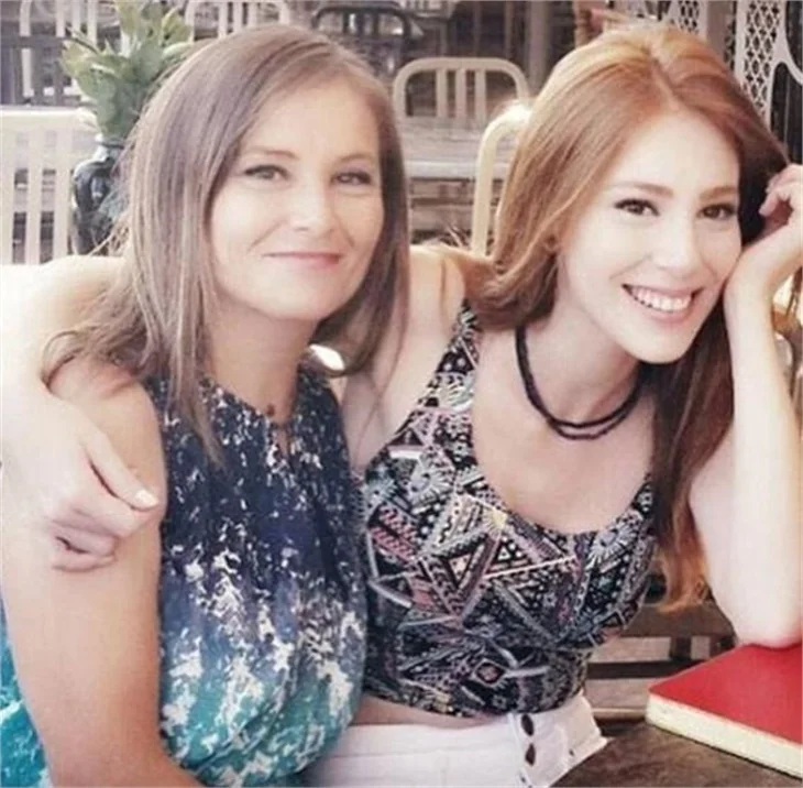 Ünlülerin annesi!