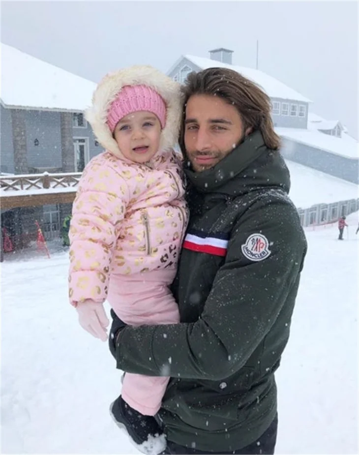 Ebru Şancı eşi Alpaslan Öztürk ve çocuklarıyla Uludağ'da!