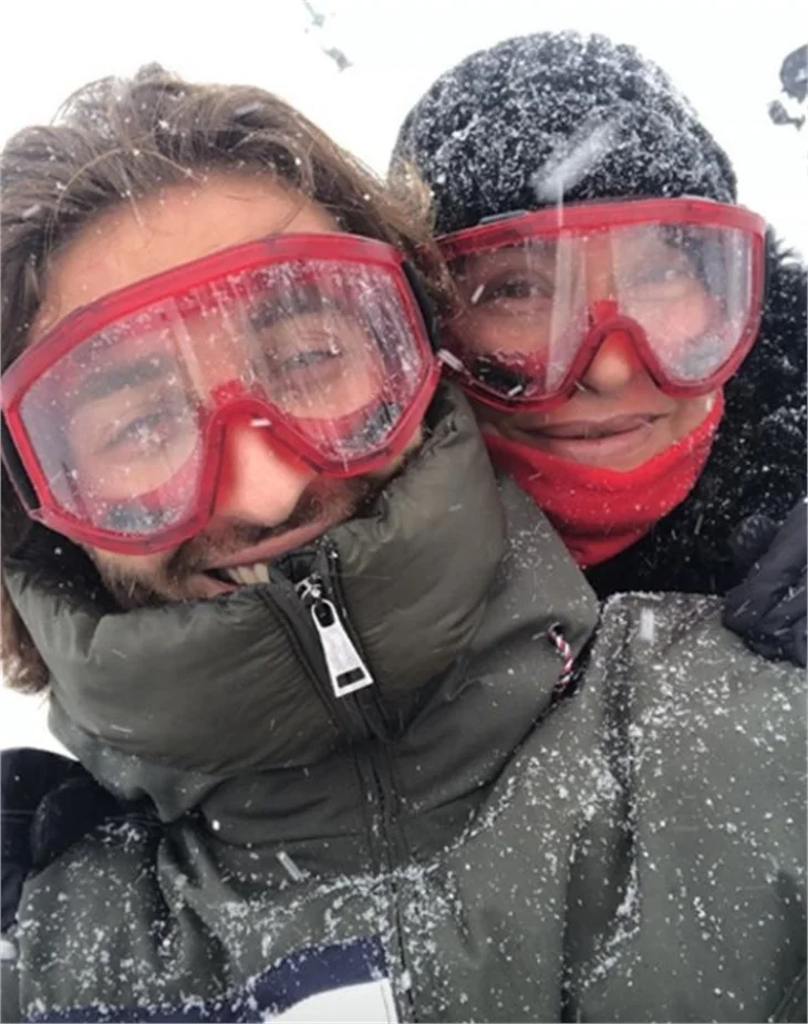 Ebru Şancı eşi Alpaslan Öztürk ve çocuklarıyla Uludağ'da!