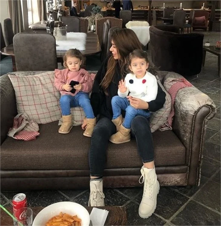Ebru Şancı eşi Alpaslan Öztürk ve çocuklarıyla Uludağ'da!