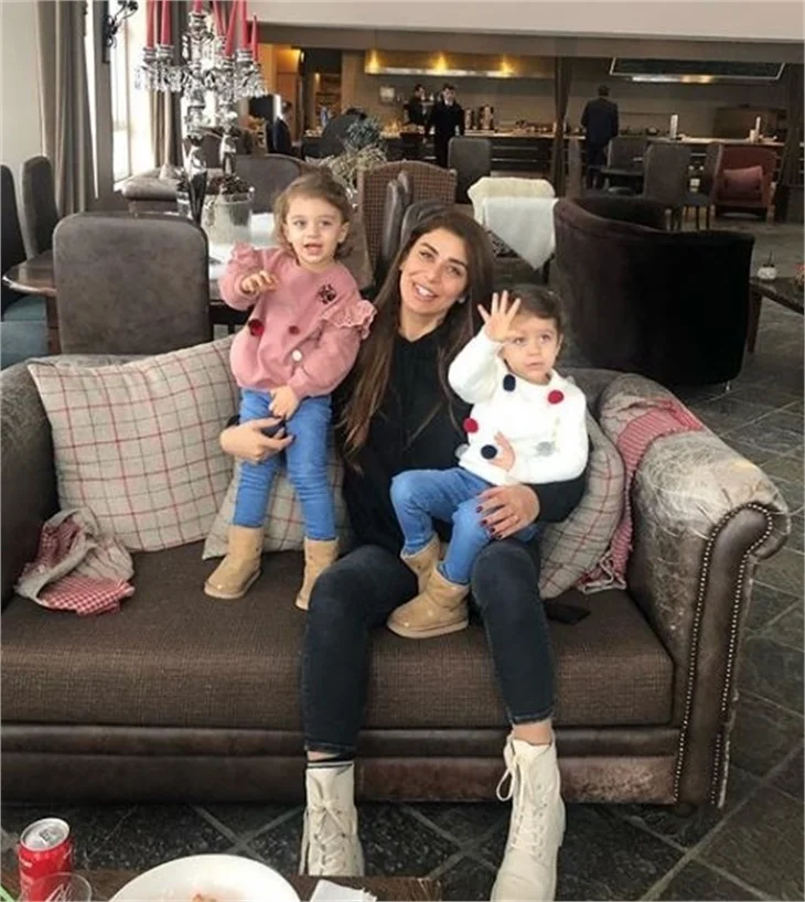 Ebru Şancı eşi Alpaslan Öztürk ve çocuklarıyla Uludağ'da!