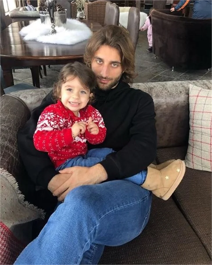 Ebru Şancı eşi Alpaslan Öztürk ve çocuklarıyla Uludağ'da!