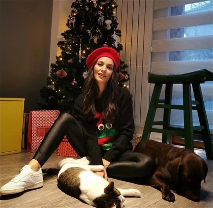 Ünlü isimler yeni yıla böyle girdi!