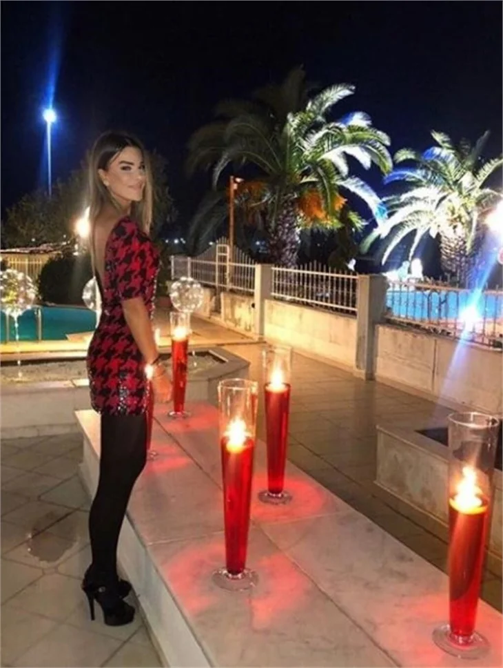 Ünlü isimler yeni yıla böyle girdi!