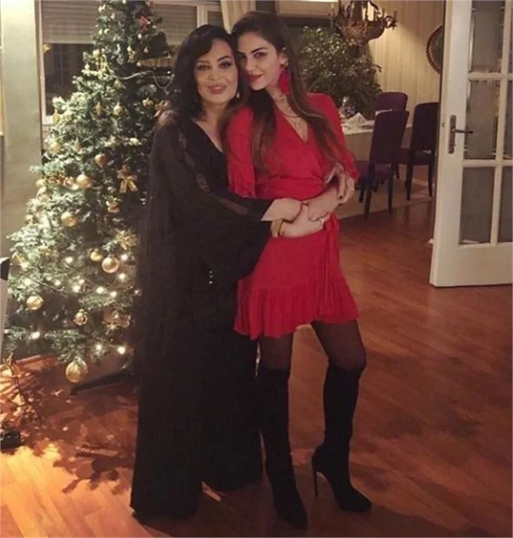 Ünlü isimler yeni yıla böyle girdi!