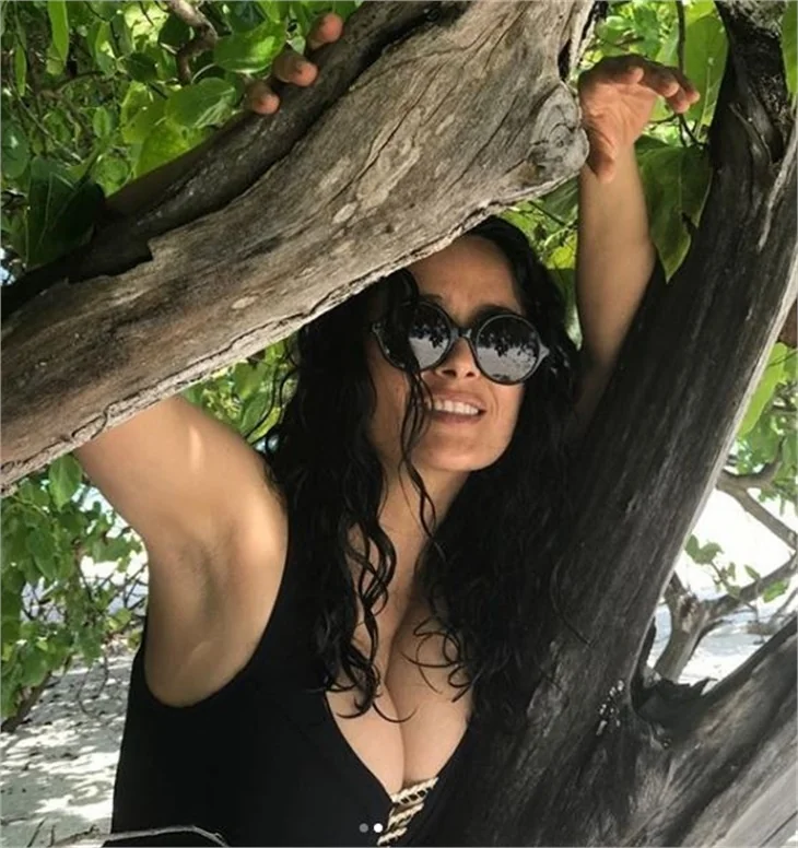 Salma Hayek yürek hoplattı!