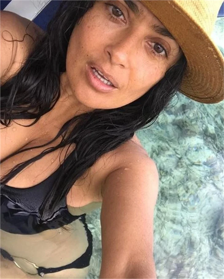Salma Hayek yürek hoplattı!