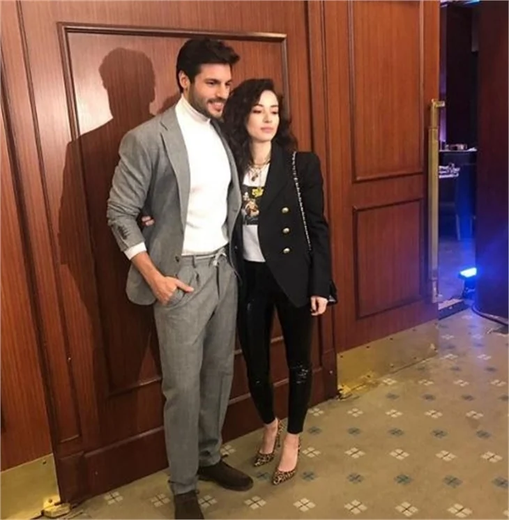 Halka'ya Hande Erçel'siz gala!