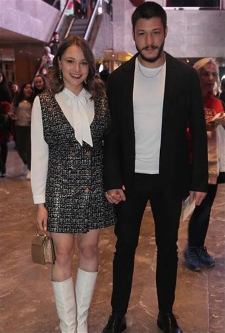 Alice Müzikali'ne ünlü isimler akın etti!