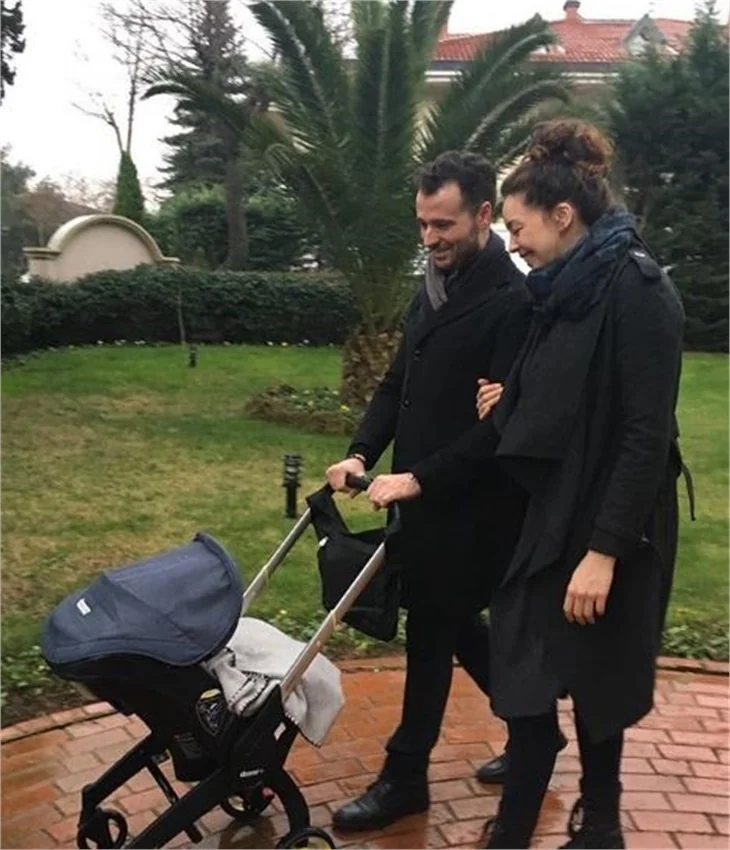 Azra Akın setlere mi dönüyor?