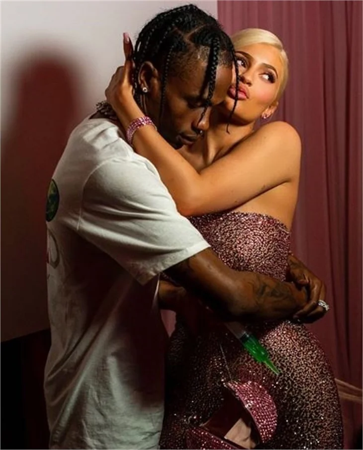 Kylie Jenner, Travis Scott’ın kendisini aldattığını iddia etti!