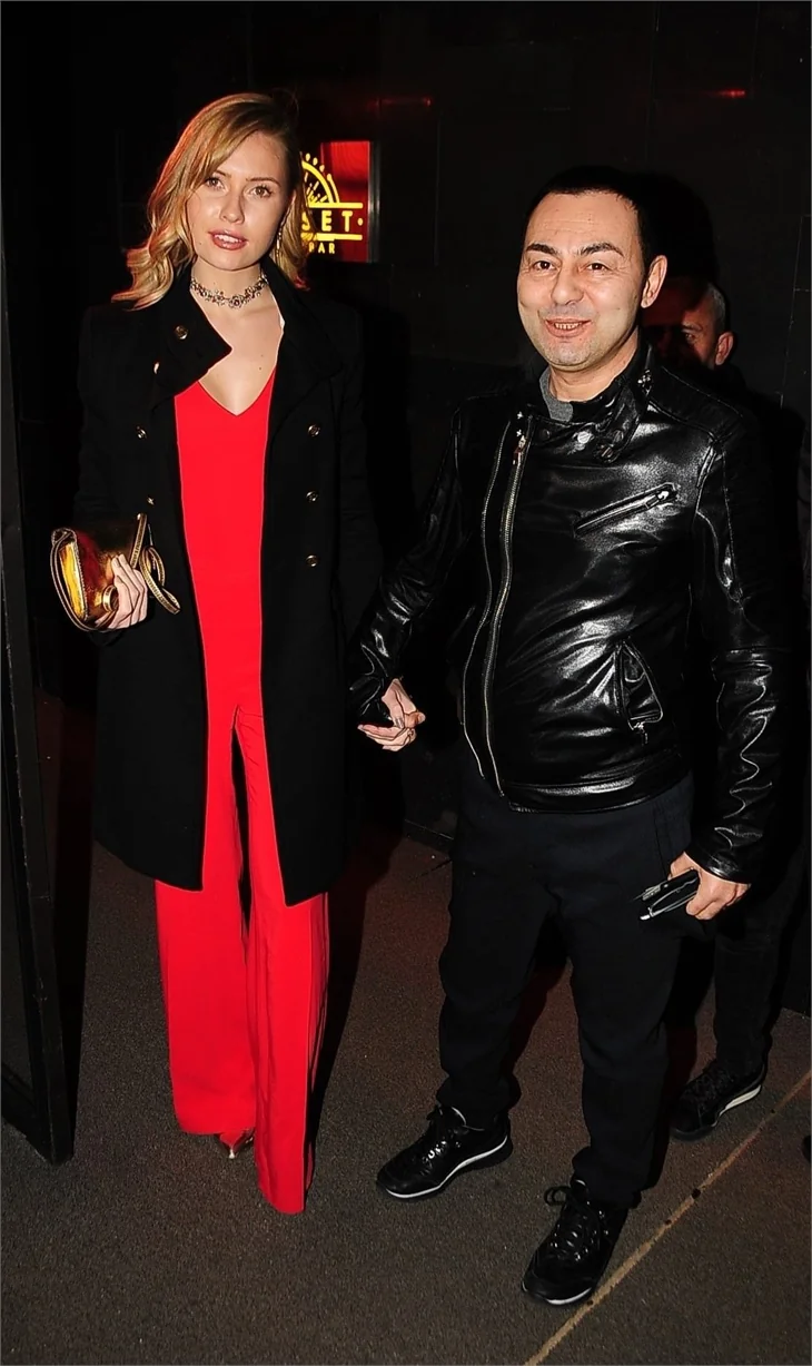 Serdar Ortaç eşi Chloe Lounghnan'dan boşanıyor mu?