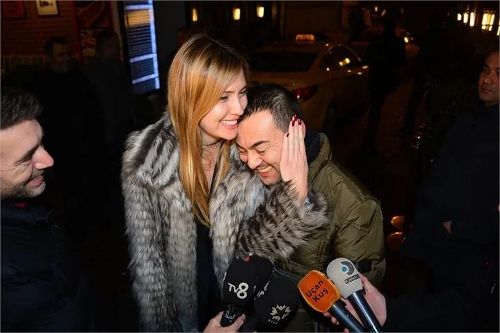 Serdar Ortaç eşi Chloe Lounghnan'dan boşanıyor mu?