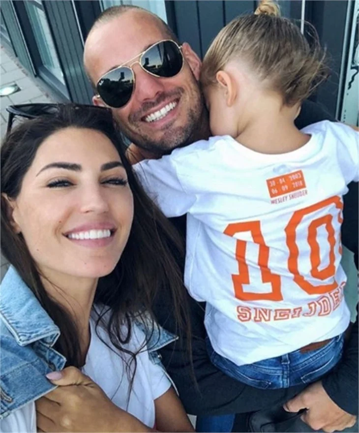 Sneijder ve Yolanthe'den Sürpriz Karar!