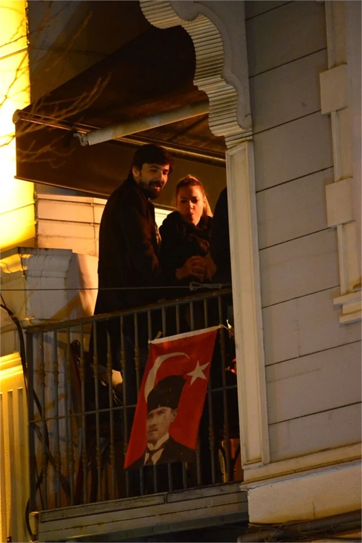 Tolga Zengin çapkınlıkta yakalandı!
