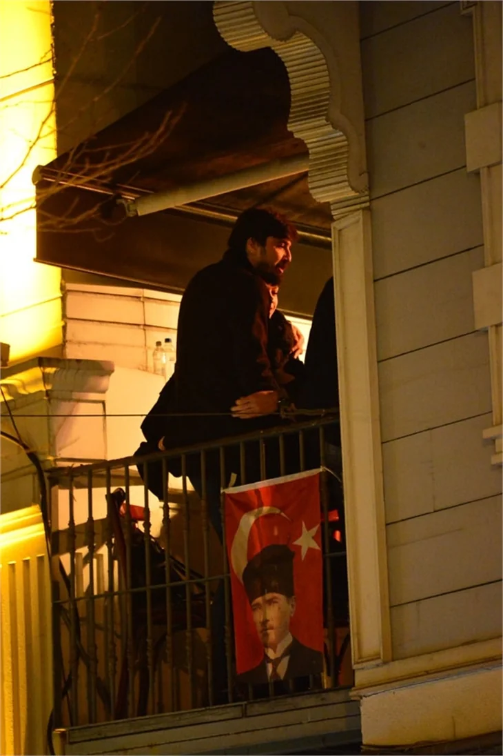 Tolga Zengin çapkınlıkta yakalandı!
