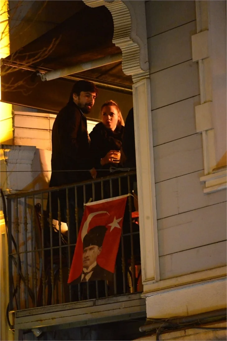 Tolga Zengin çapkınlıkta yakalandı!