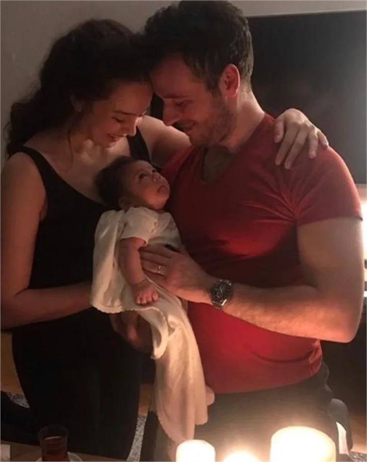 Azra Akın'ın paylaşımına beğeni yağdı!